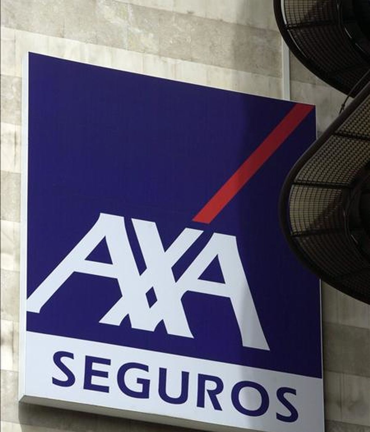 Logotipo de la Compañía de Seguros Axa Seguros, en su sede de Madrid. EFE/Archivo