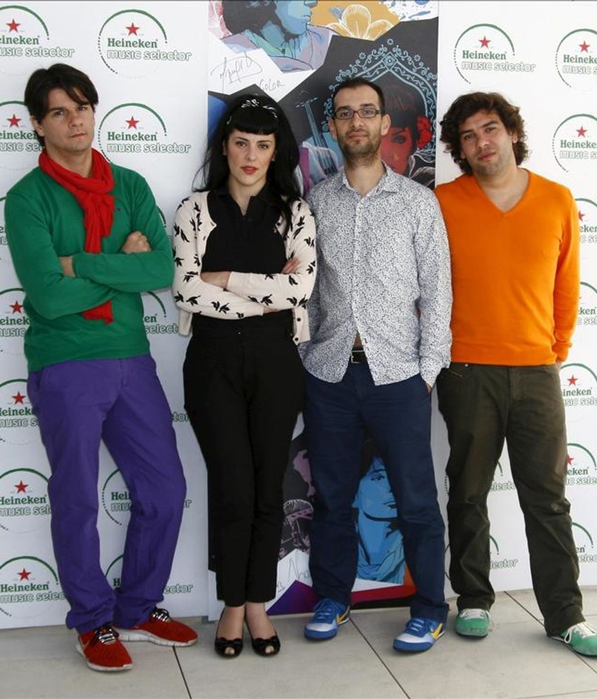 Los integrantes del grupo de pop electrónico y rock alternativo The Gift, número 1 de ventas en su país con un disco cantado en inglés, "Explode", durante la entrevista que han concedido a la Agencia Efe hoy en Madrid. EFE