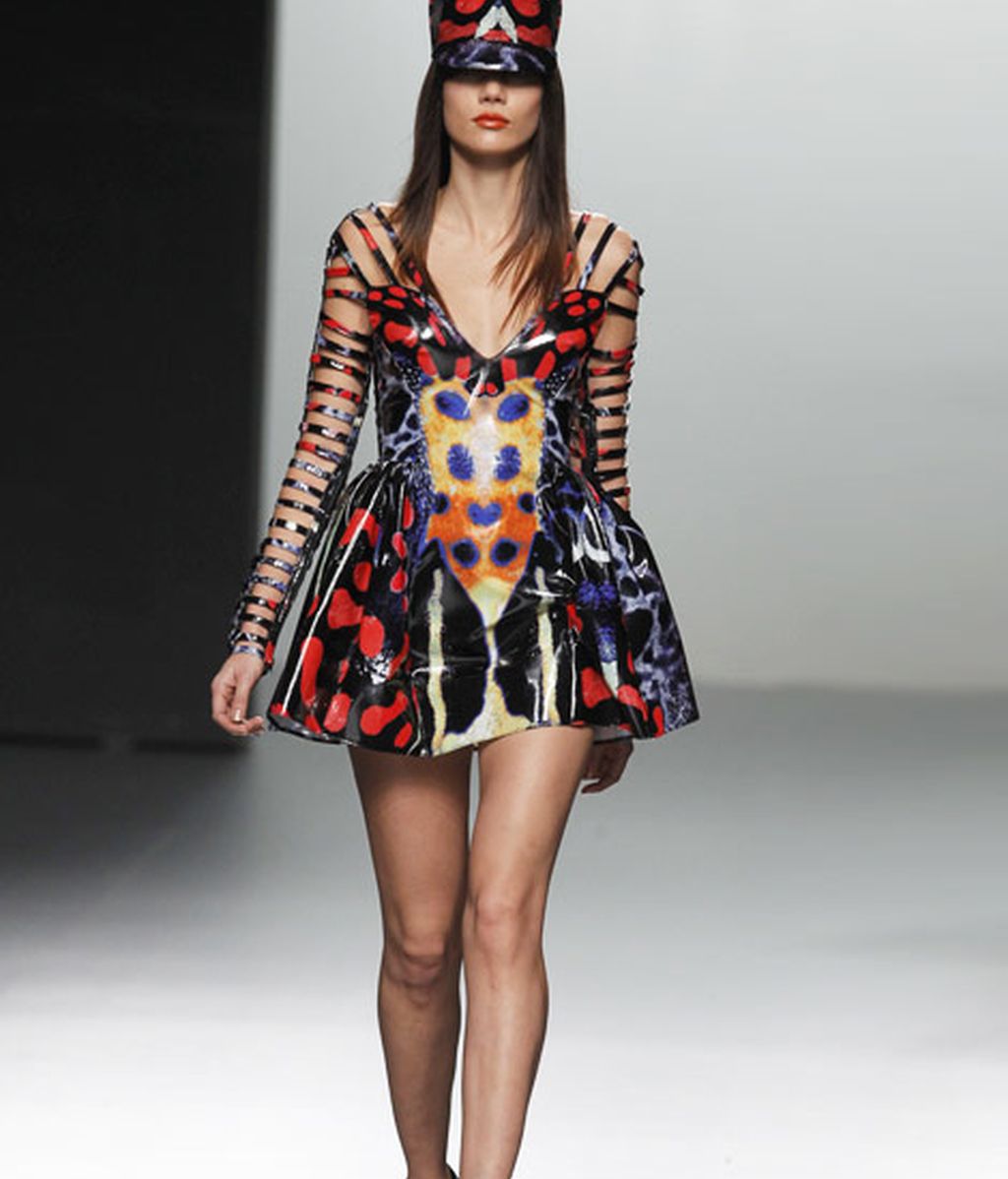 Atención a la cazadora de cuero con el estampado Crack