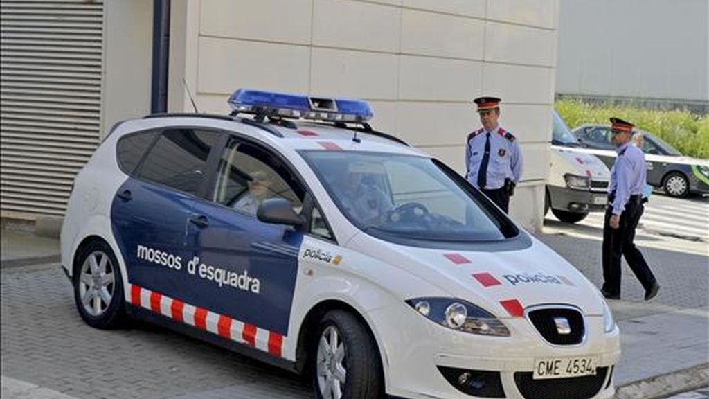 Un coche de los Mossos en un suceso. EFE/Archivo Un coche de los Mossos en un suceso. EFE/Archivo