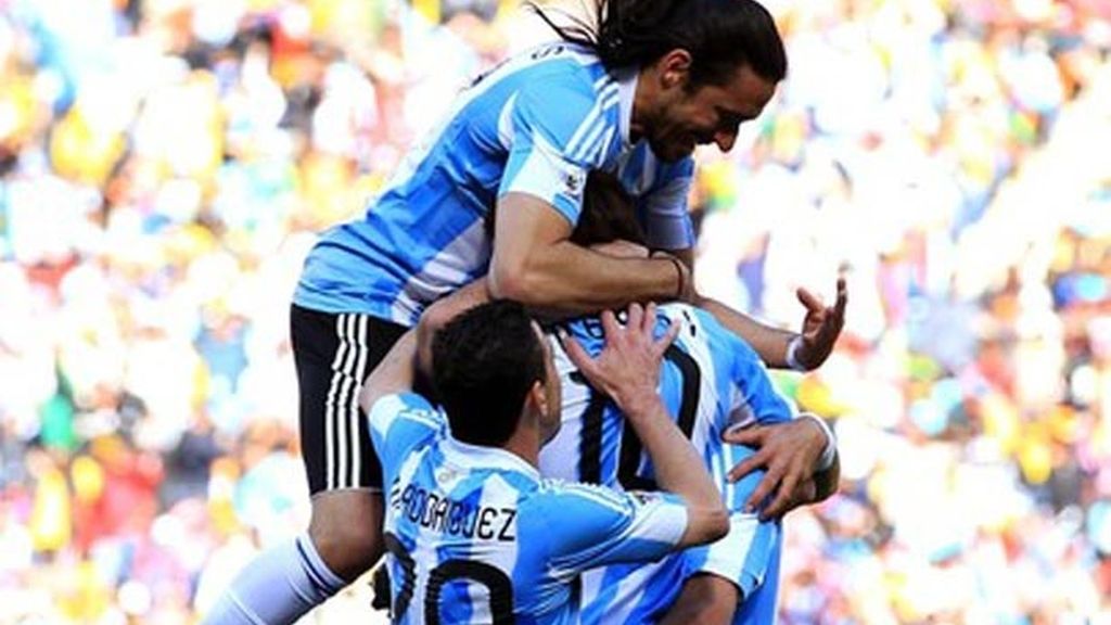 Higuaín lidera a Argentina (4-1)