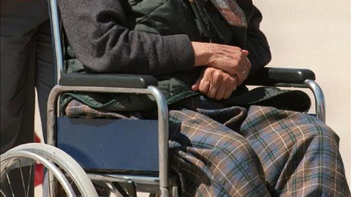 Una anciana en silla de ruedas. EFE/Archivo