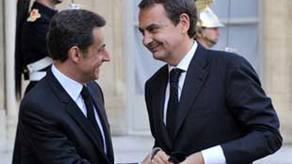 Zapatero asiste con Sarkozy al funeral del policía asesinado por ETA. Vídeo: ATLAS