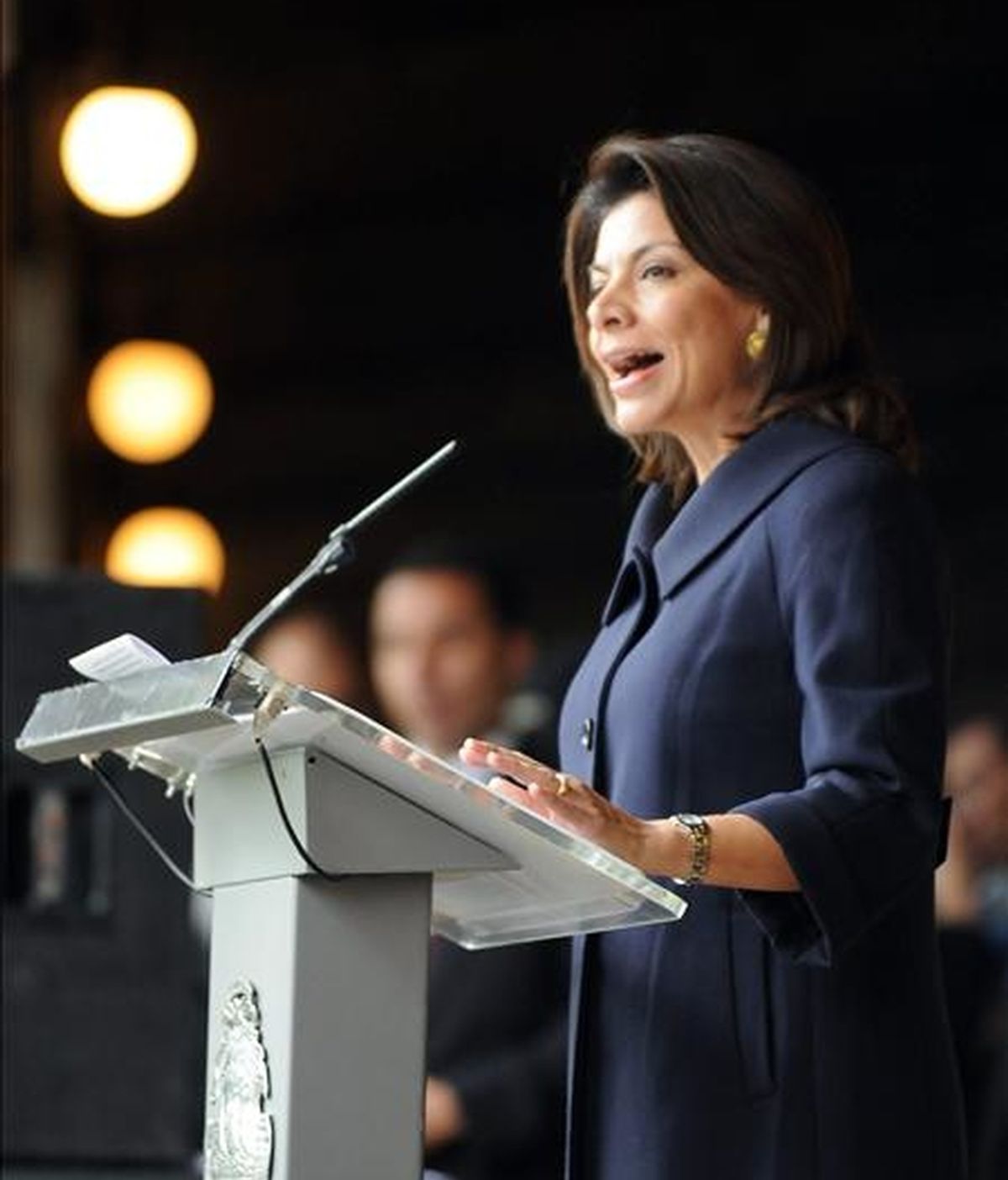 La presidenta de Costa Rica, Laura Chinchilla pronuncia un discurso este 1 de diciembre durante los actos de conmemoración del 62 aniversario de la abolición del Ejército costarricense, en San José, Costa Rica. EFE