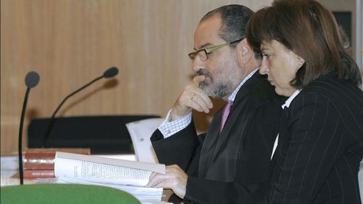Fotografía de archivo (Valladolid, 20/09/2010) de María Victoria S.M., acusada de matar a su madre, a la que un jurado popular, compuesto por siete hombres y dos mujeres, ha declarado hoy culpable de homicidio. EFE Fotografía de archivo (Valladolid, 20/09/2010) de María Victoria S.M., acusada de matar a su madre, a la que un jurado popular, compuesto por siete hombres y dos mujeres, ha declarado hoy culpable de homicidio. EFE