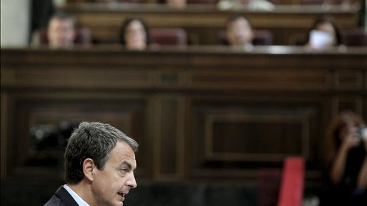 El presidente del Gobierno, José Luís Rodríguez Zapatero, durante su intervención en el Congreso con motivo del Debate del Estado de la Nación. EFE