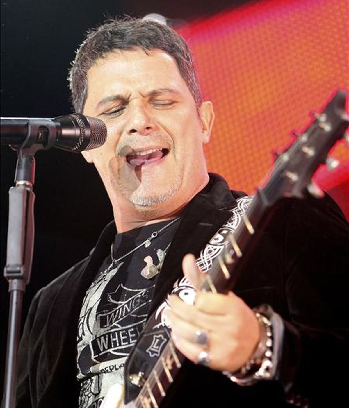 El cantante y compositor Alejandro Sanz, durante un concierto en Puertollano (Ciudad Real). EFE/Archivo