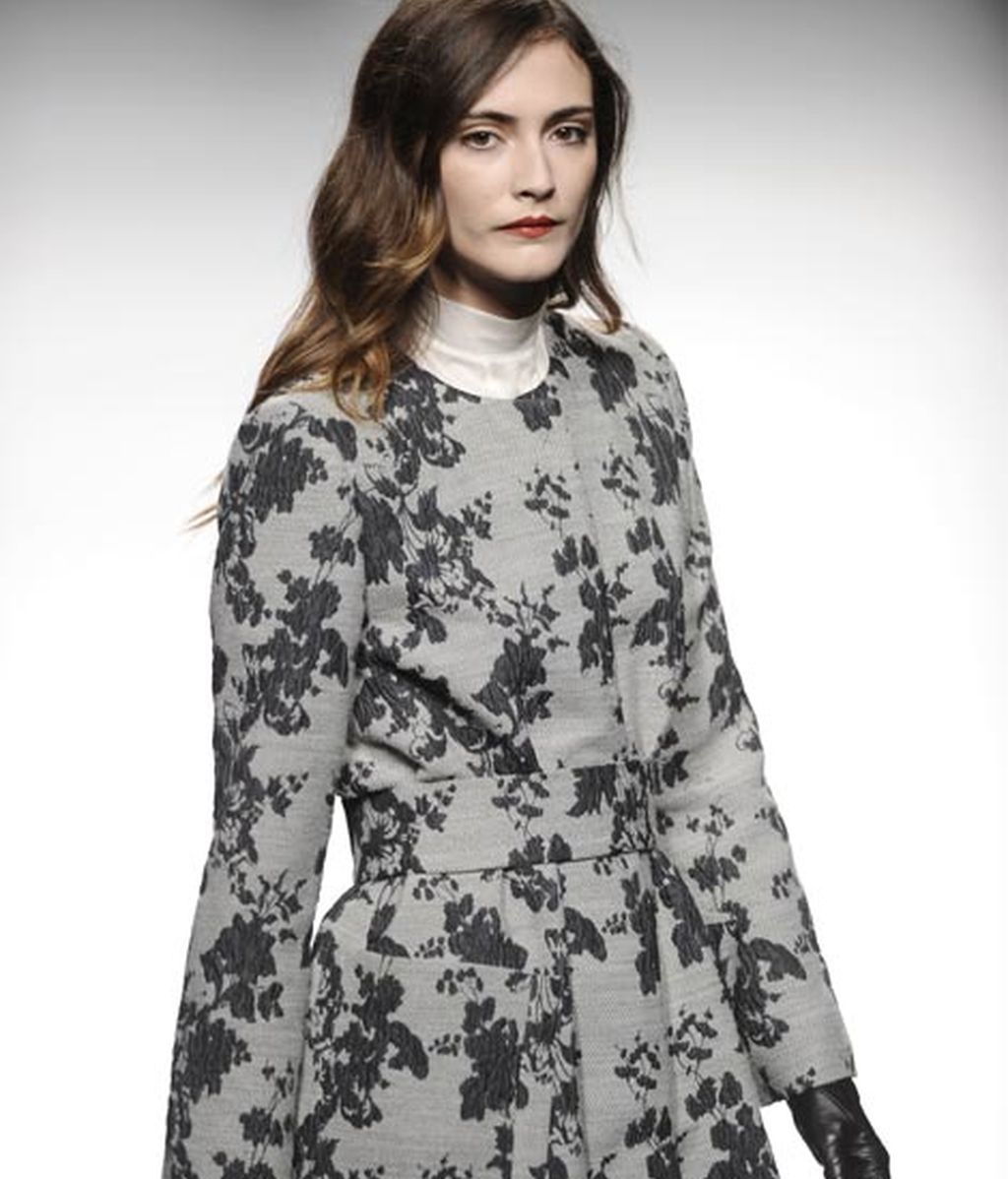 Elegancia extrema en la mujer urbana