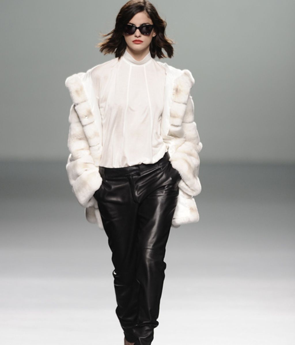 Elegancia extrema en la mujer urbana