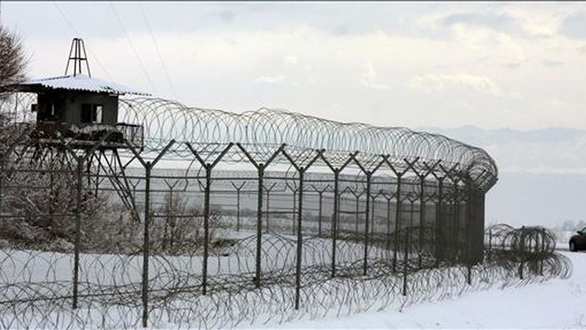 Vista general de la base de las fuerzas de la coalición internacional antiterrorista en el aeropuerto Manas, de Bishkek (Kirguistán). EFE