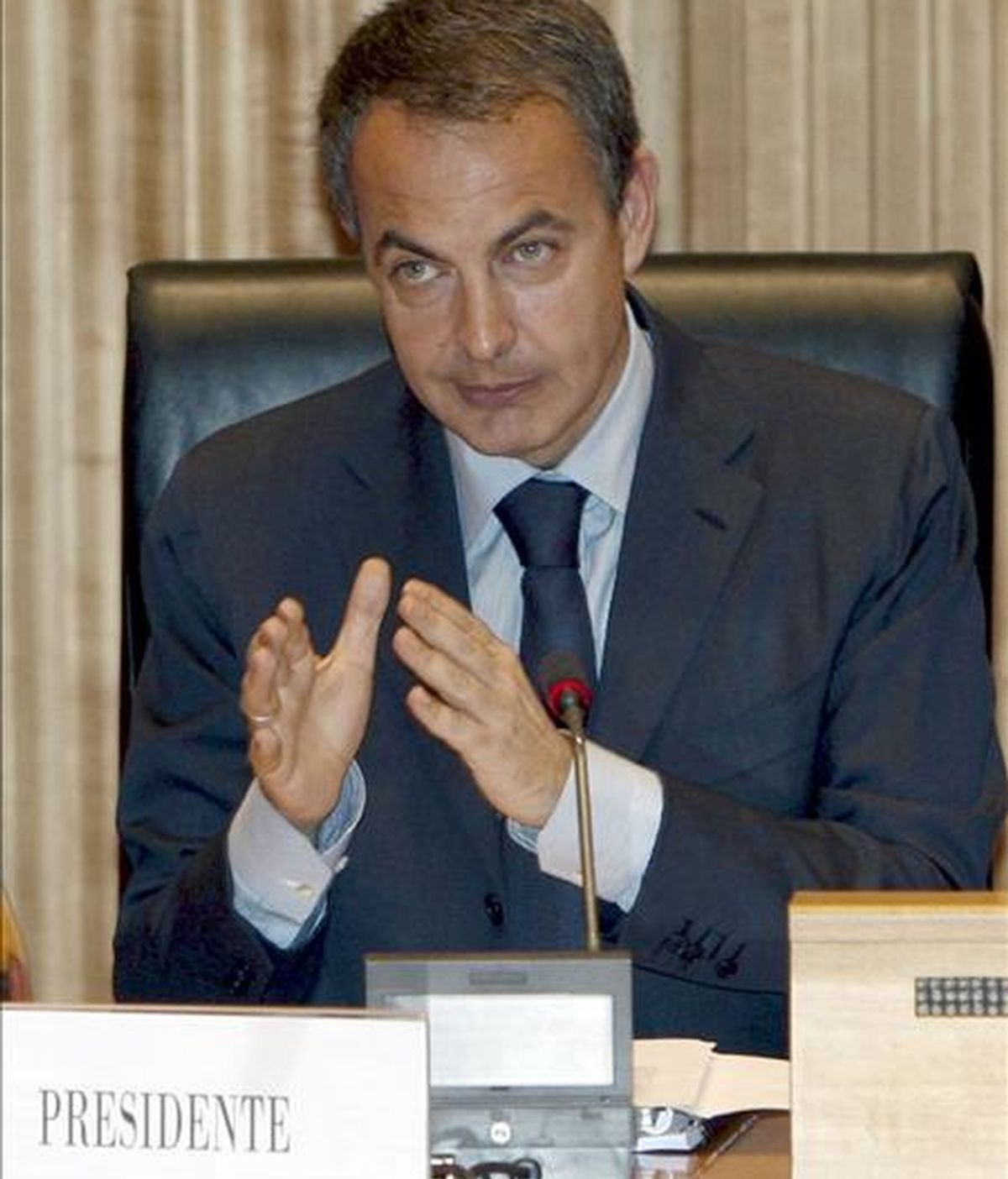 El presidente del Gobierno, José Luis Rodríguez Zapatero, ha adelantado su intención de reducir la publicidad en la televisión pública. Vídeo: Informativos Telecinco.