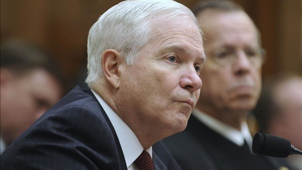 El secretario de Defensa estadounidense, Robert Gates, presta declaración ante el Comité de Servicios Armados de la Cámara de Representantes en una audiencia sobre la operación militar estadounidense sobre Libia, en el Capitolio. EFE