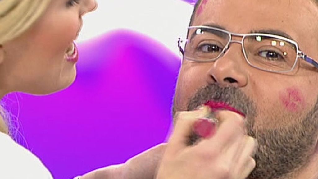 Adriana Abenia besa a Jorge Javier