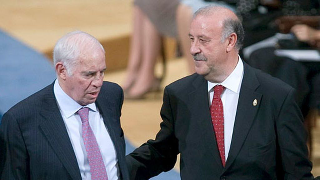 Del Bosque rompe el protocolo