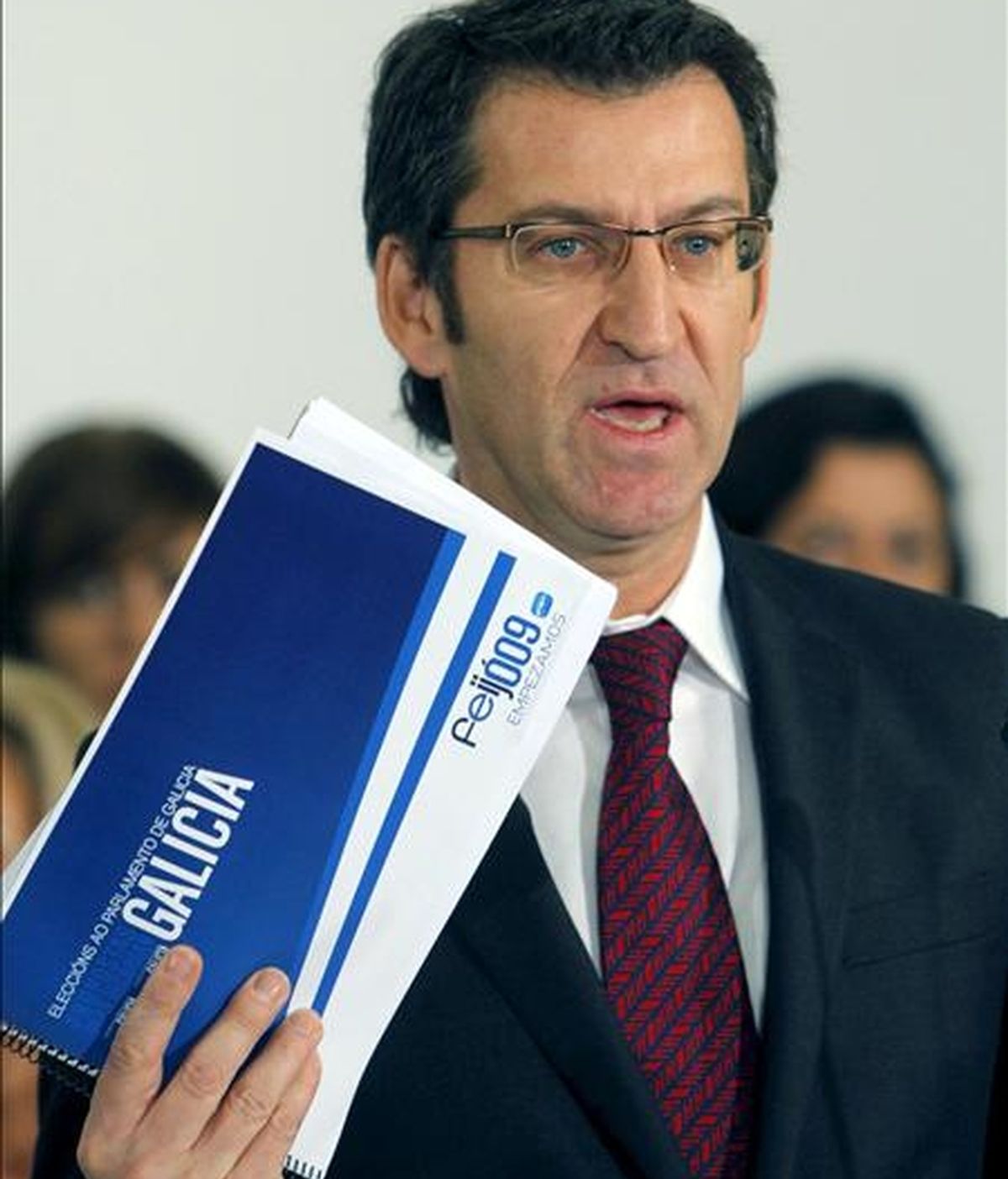 El candidato del PPdeG a la Presidencia de la Xunta, Alberto Núñez Feijóo, durante la presentación del programa electoral del Partido Popular, ayer en Santiago de Compostela. EFE