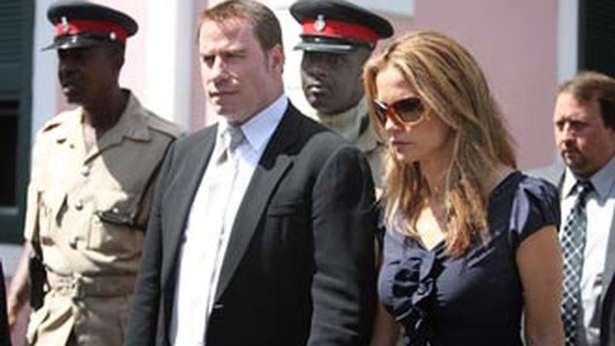 John Travolta tendrá que volver a Bahamas para el nuevo juicio contra las dos personas que intentaron extorsionarlo, tras la muerte de su hijo. Foto archivo