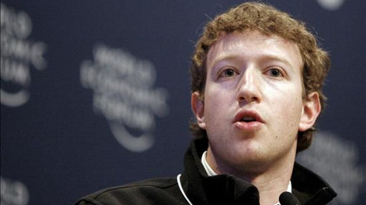 "La gente espera hasta el final de sus carreras para donar. ¿Pero por qué esperar cuando hay tanto por hacer?", afirmó el fundador de Facebook, Mark Zuckerberg. EFE/Archivo