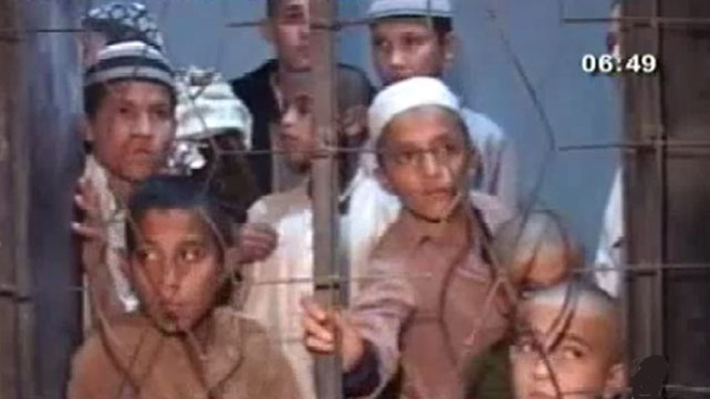 Descubren a medio centenar de niños encadenados en una escuela islamista