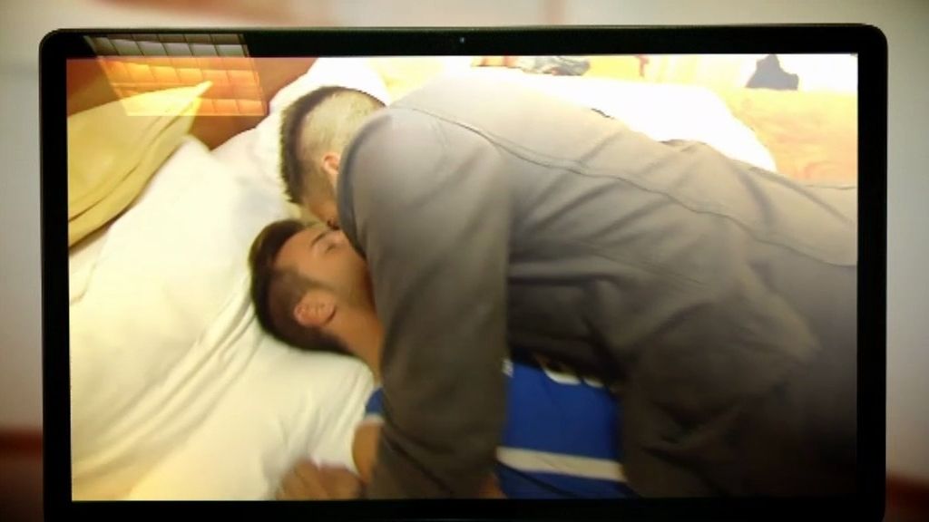 Las caras de sorpresa de Luis Ángel y su madre