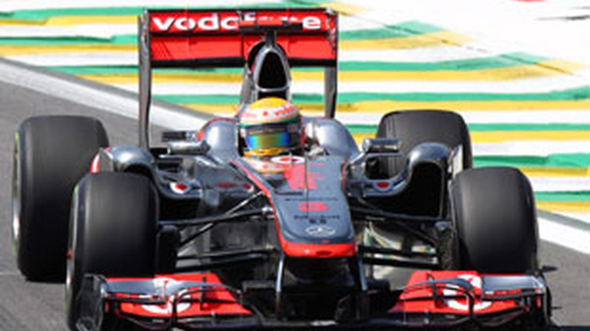 El piloto británico Lewis Hamilton (McLaren-Mercedes) ha dominado la primera jornada de entrenamientos libres para el Gran Premio de Brasil. FOTO: Reuters