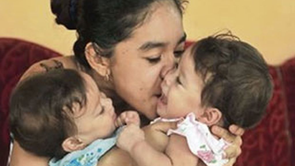 Su hermana, Hannah Yaneth, evoluciona satisfactoriamente y puede ser dada de alta. Su hermana, Hannah Yaneth, evoluciona satisfactoriamente y puede ser dada de alta.