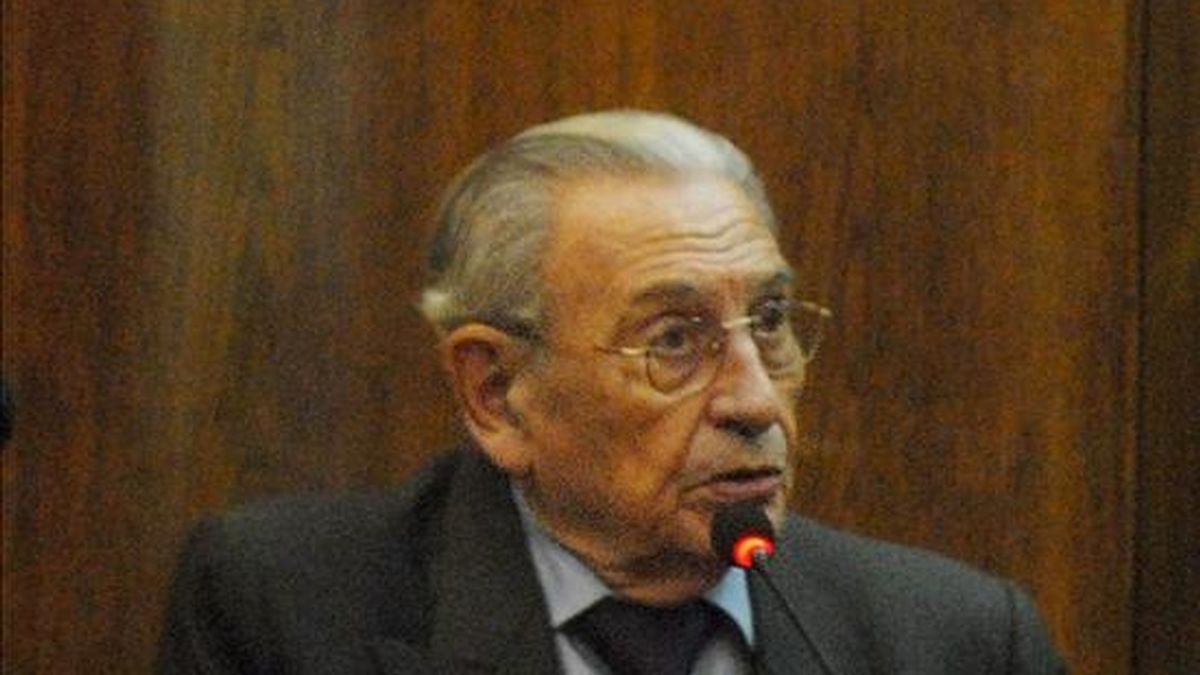 El general retirado argentino Jorge Olivera comparece ante el tribunal, en Buenos Aires (Argentina), donde se negó a declarar en la segunda audiencia del juicio que se sigue en su contra por delitos de lesa humanidad cometidos durante la última dictadura. EFE
