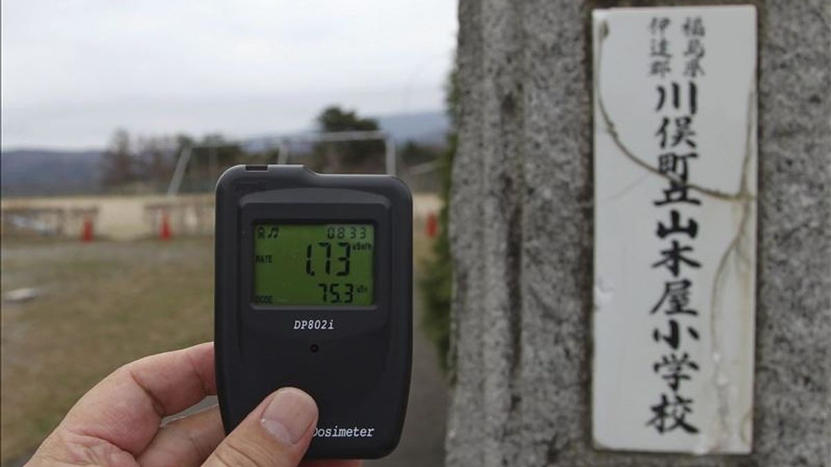Los niveles de radiación marcan 1,73 microsieverts por hora en un colegio de primaria en Kawamata en la prefectura de Fukushima (Japón). EFE/Archivo