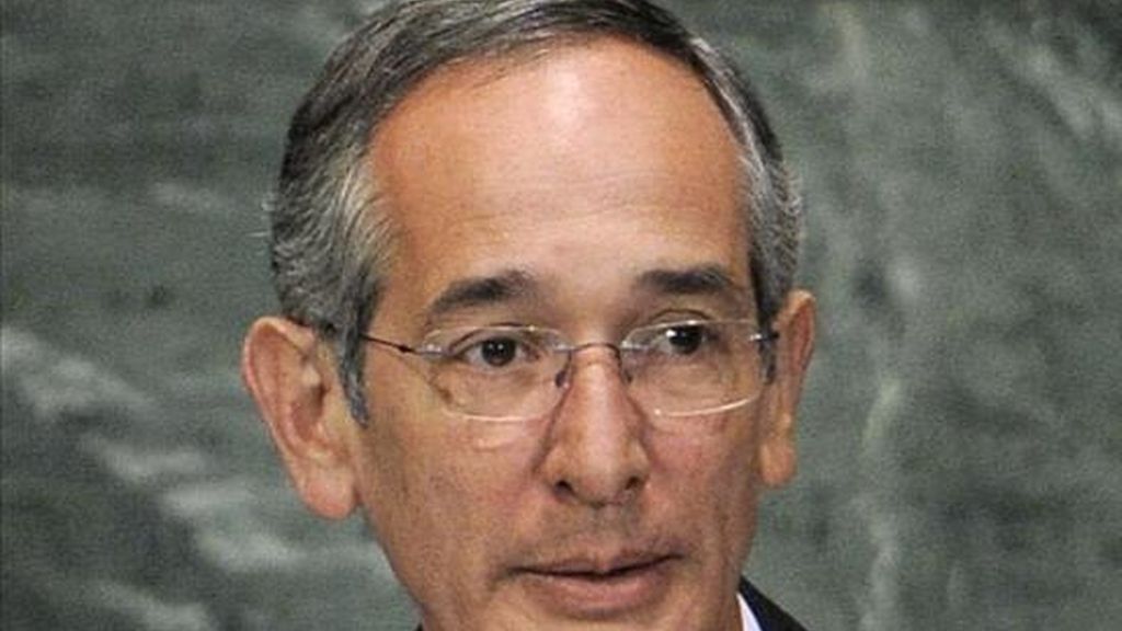 El presidente de Guatemala, Álvaro Colom, aseguró que los atacantes, que viajaban en al menos diez vehículos todoterreno sin matriculas, algunos de estos blindados, forman parte de Los Zetas, y que por la cantidad de hombres "es posible que algún cabezón (jefe) estuviera por allí". EFE/Archivo El presidente de Guatemala, Álvaro Colom, aseguró que los atacantes, que viajaban en al menos diez vehículos todoterreno sin matriculas, algunos de estos blindados, forman parte de Los Zetas, y que por la cantidad de hombres "es posible que algún cabezón (jefe) estuviera por allí". EFE/Archivo