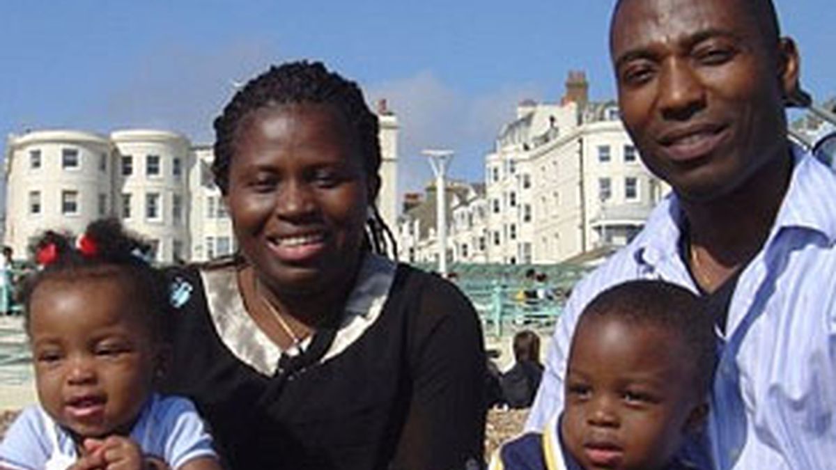 La pareja tiene otros dos niños negros. Foto: Daliy Mail.