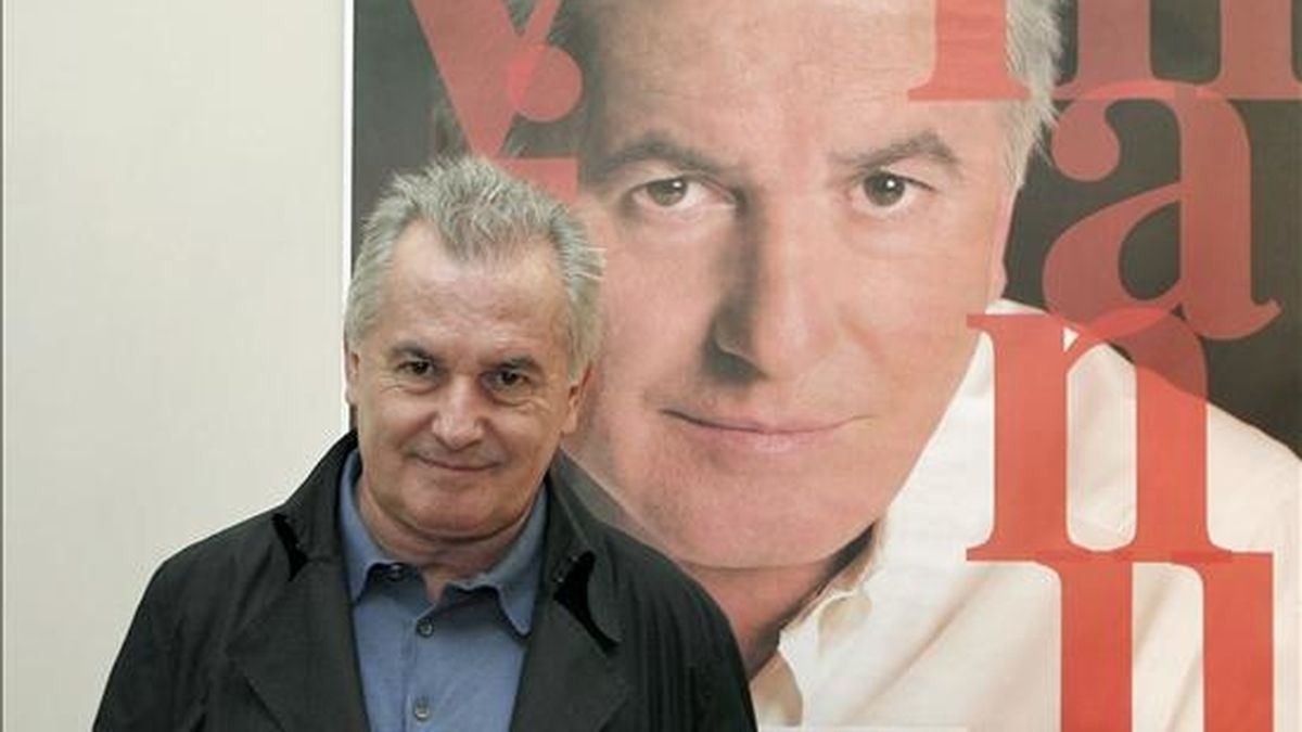 El cantautor asturiano Víctor Manuel durante la presentación hoy de su nueva gira "Vivir para cantarlo", que se iniciará en el Teatro Palacio Valdés de Avilés el próximo 14 de febrero. EFE El cantautor asturiano Víctor Manuel durante la presentación hoy de su nueva gira "Vivir para cantarlo", que se iniciará en el Teatro Palacio Valdés de Avilés el próximo 14 de febrero. EFE