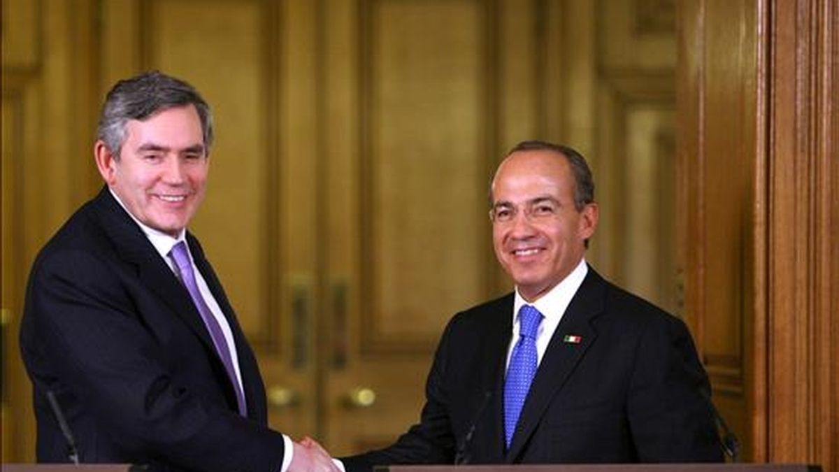 El primer ministro británico, Gordon Brown (i), y el presidente mexicano, Felipe Calderón. EFE/Archivo