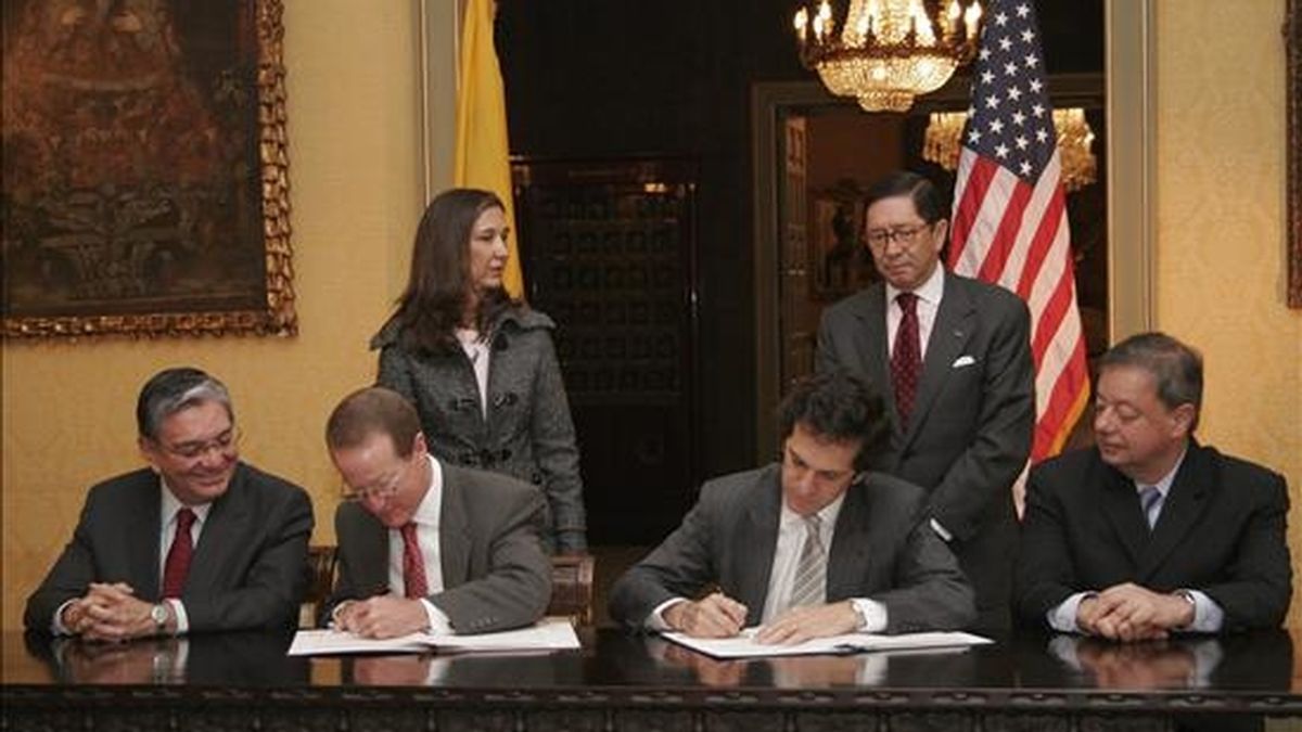 El acuerdo, que permite a soldados y asesores estadounidenses acceder y utilizar al menos siete bases militares colombianas, fue firmado en diciembre de 2009. EFE/Archivo