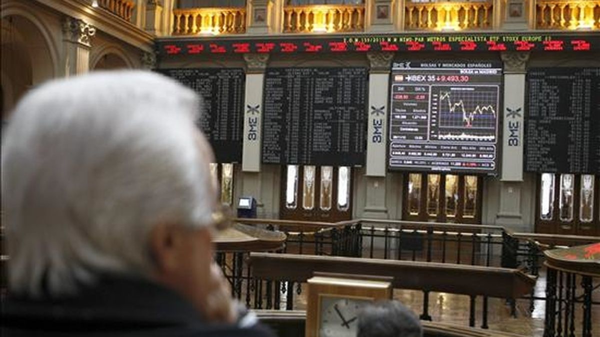 Varios operadores de la Bolsa de Madrid. EFE/Archivo Varios operadores de la Bolsa de Madrid. EFE/Archivo