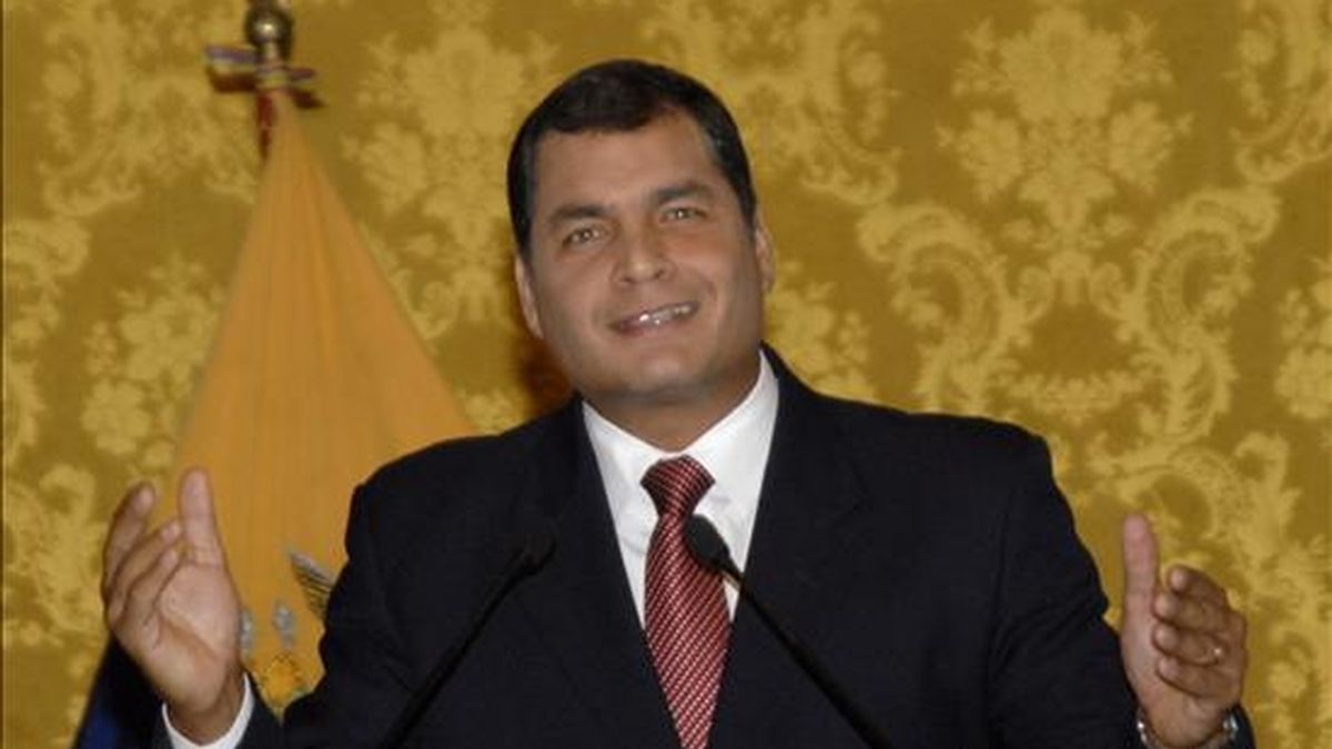 Rafael Correa contaría con un apoyo a nivel nacional del 53,7 por ciento y el movimiento político que lidera, Alianza País, un 34 por ciento. EFE/Archivo