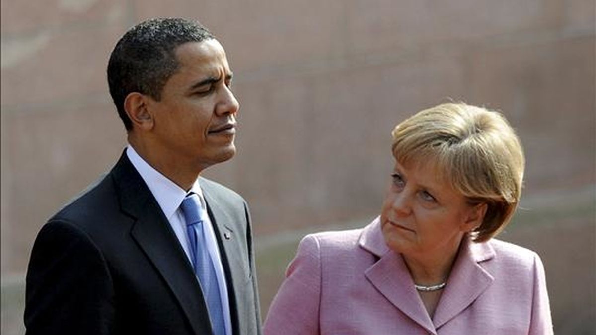 La canciller alemana, Angela Merkel, recibe al presidente estadounidense, Barack Obama, en Baden-Baden. EFE