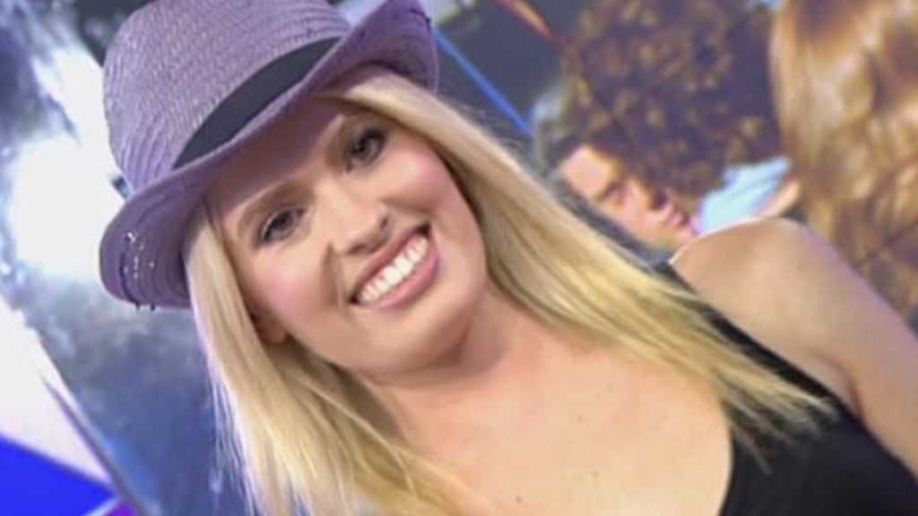 Adriana Abenia sufre un percance con el tinte del pelo