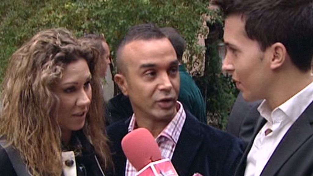 La familia posa ante las cámaras a la salida de la iglesia