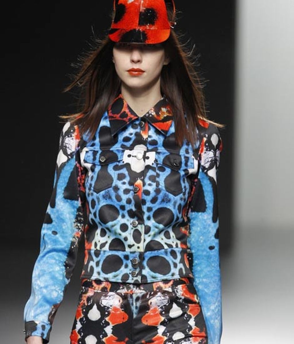 Atención a la cazadora de cuero con el estampado Crack