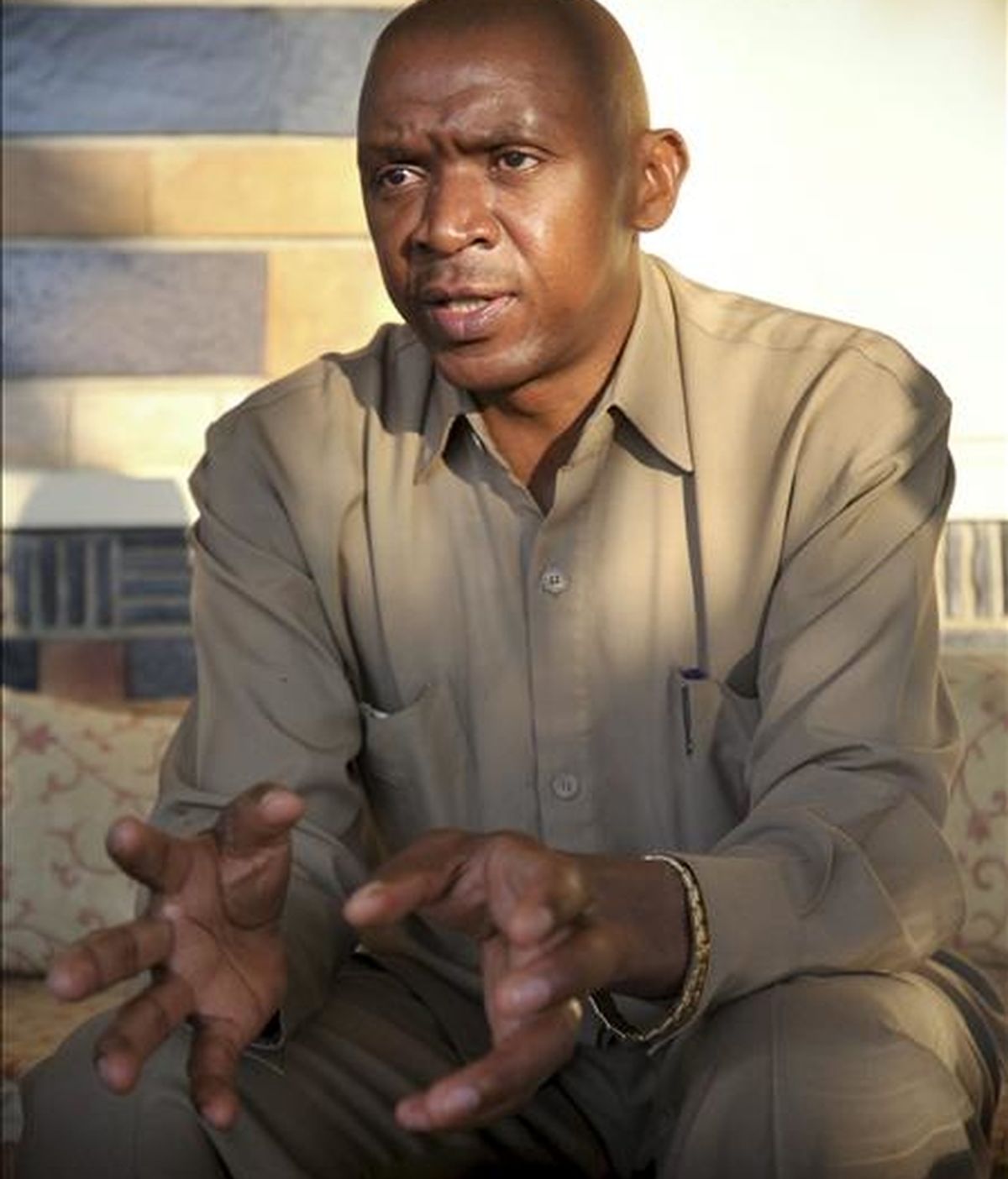 Imagen facilitada el 1 de julio,  que muestra a Agathon Rwasa, líder rebelde, líder de las Fuerzas para la Liberación Nacional (FNL) y candidato a las elección presidenciales de Burundi, que huyo del país tras recibir amenazas. EFE/Archivo