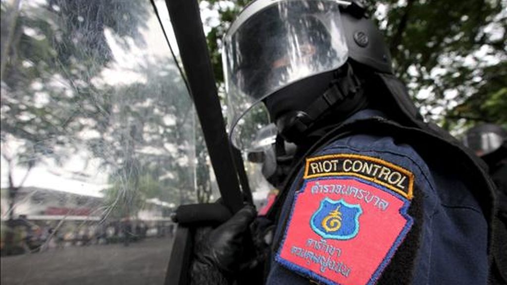Miembros de las fuerzas antidisturbios realizan un simulacro de seguridad en la sede de la policía en Bangkok, Tailandia. EFE/Archivo Miembros de las fuerzas antidisturbios realizan un simulacro de seguridad en la sede de la policía en Bangkok, Tailandia. EFE/Archivo