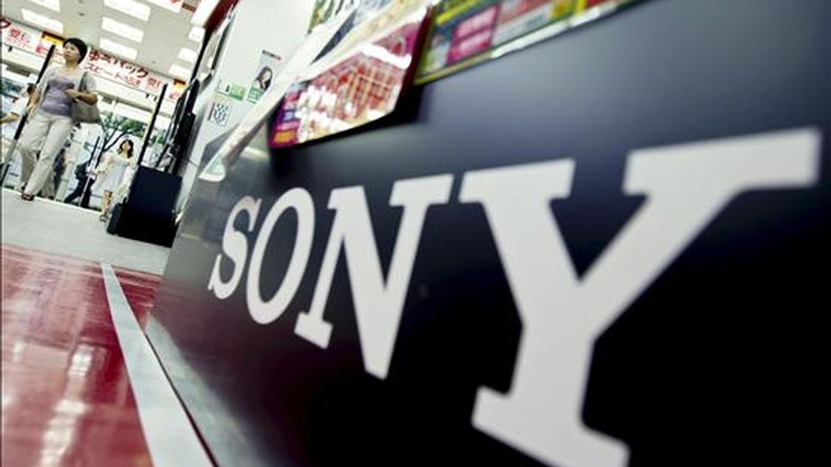 Un logotipo de la corporativa nipona Sony en un tienda de electrónica en Tokio. EFE/Archivo