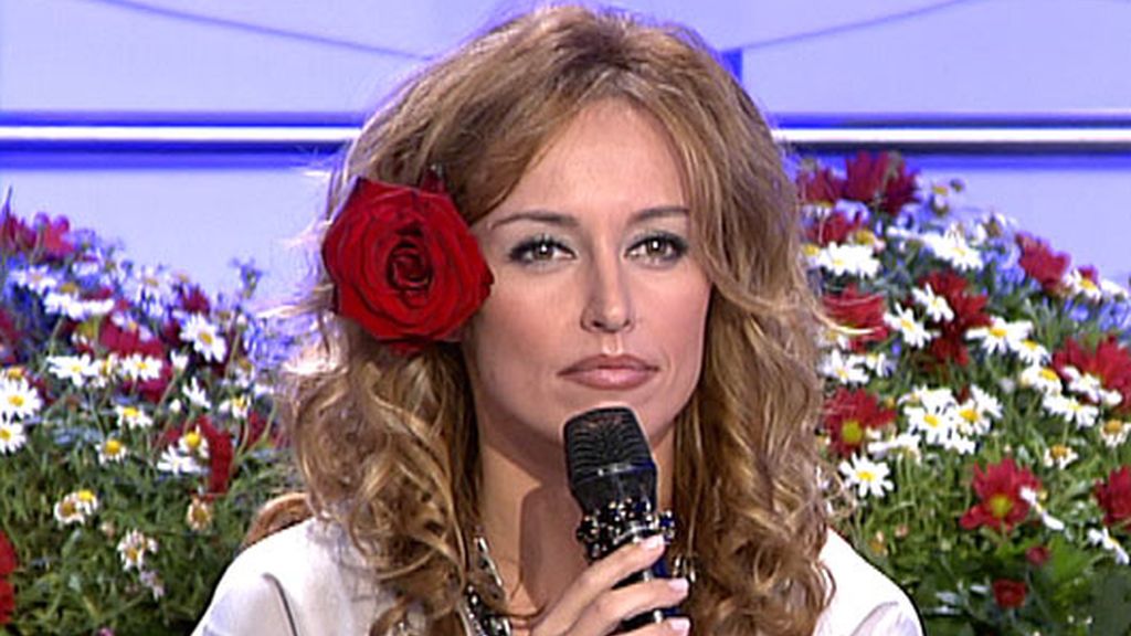 Fabián se sienta en el trono