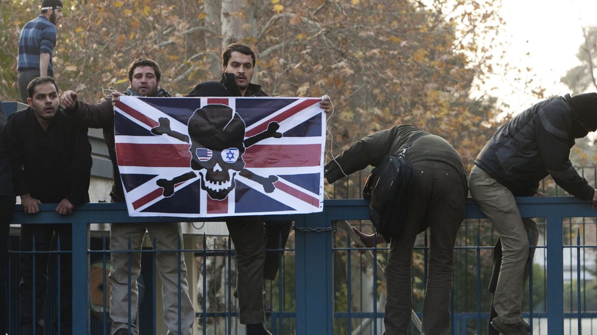 Doble asalto a la Embajada británica en Teherán