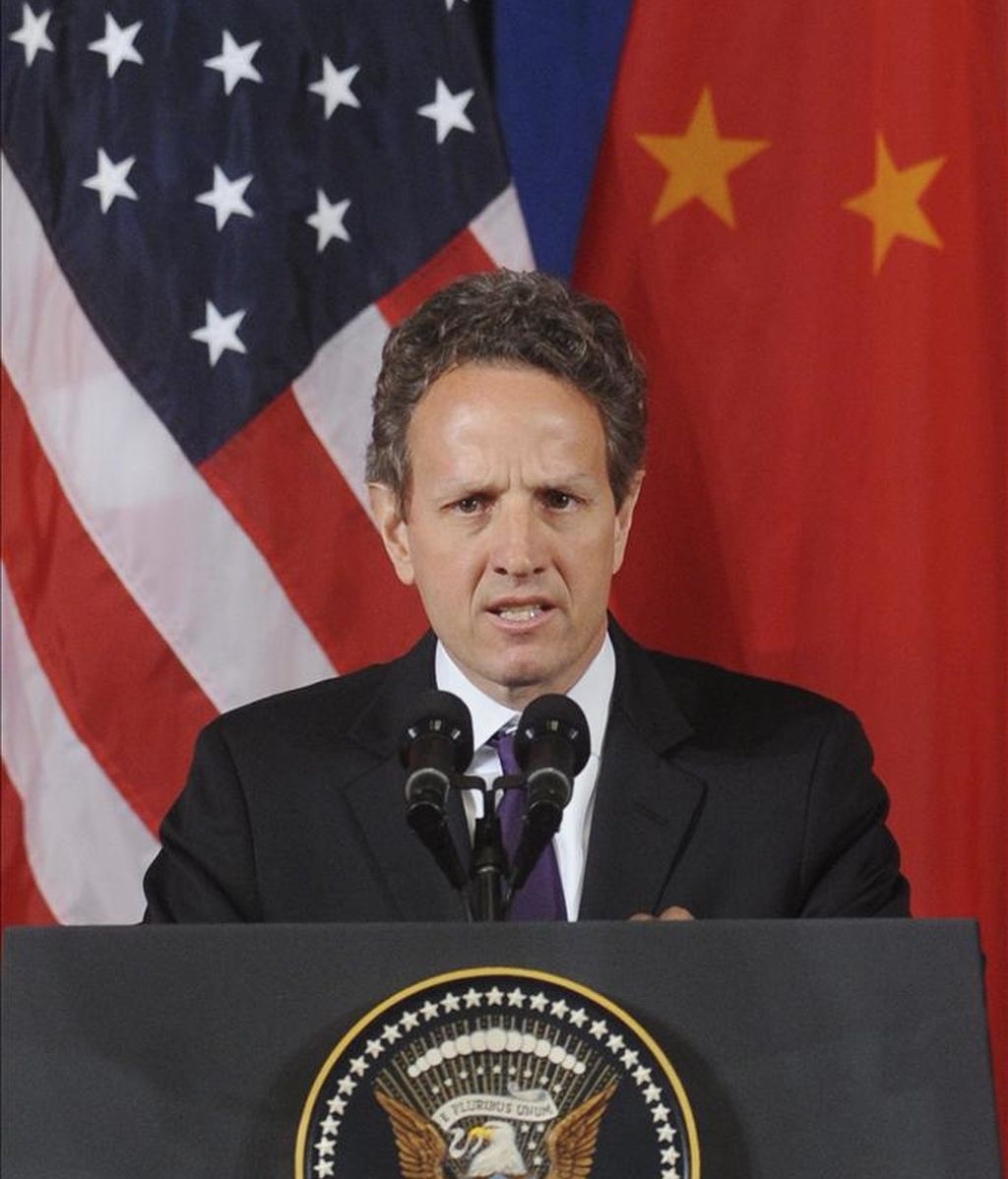 El Secretario del Tesoso de Estados Unidos Timothy Geithner, hace un comentario durante la inauguración del Diálogo Estratégico y Económico entre Estados Unidos y China 2011, en Washington, EE.UU., este 9 de mayo. EFE