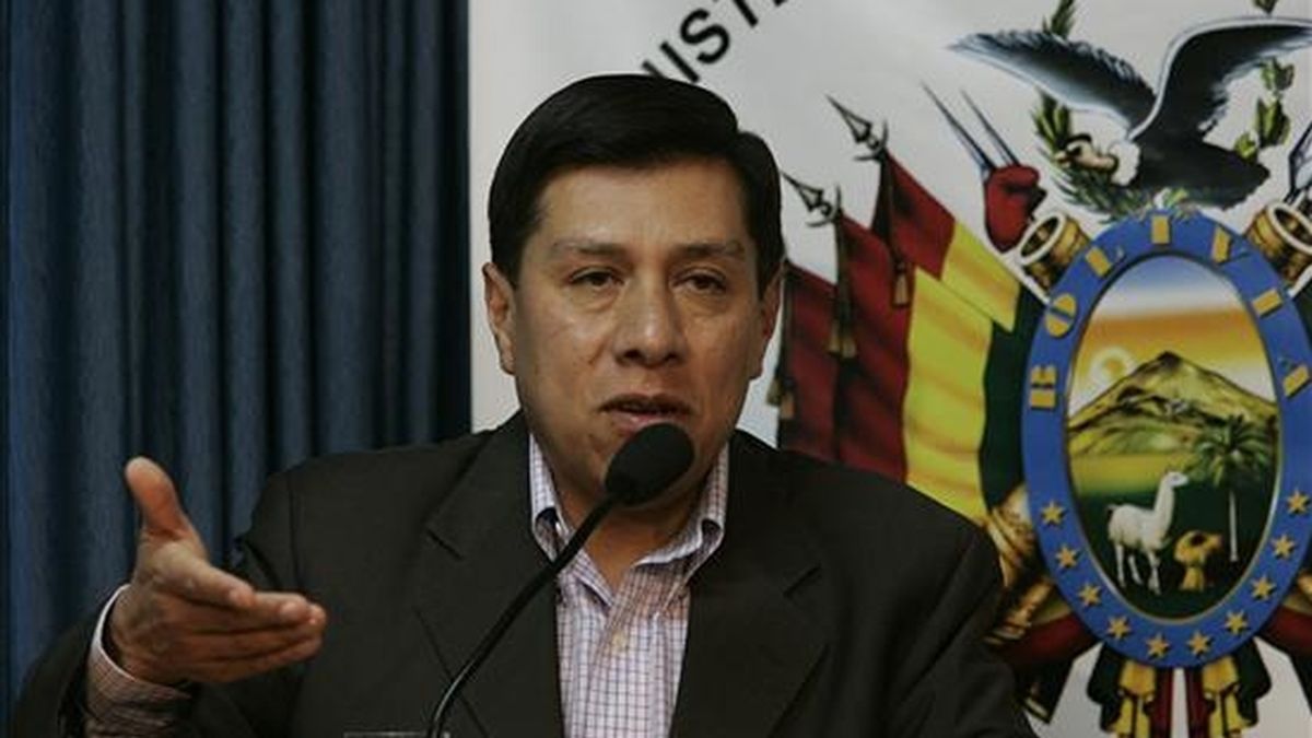 Wálker San Miguel, ministro de Defensa boliviano, afirmó que esta resolución prohíbe "todo acto de violencia, explotación y maltrato que ocasione la muerte de animales" en ejercicios militares. EFE/Archivo