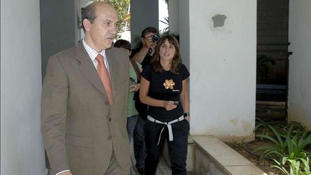 El presidente del CF Sevilla, José María del Nido (i), el pasado mes de mayo a su salida del Juzgado de Instrucción número 1 de Marbella. EFE El presidente del CF Sevilla, José María del Nido (i), el pasado mes de mayo a su salida del Juzgado de Instrucción número 1 de Marbella. EFE