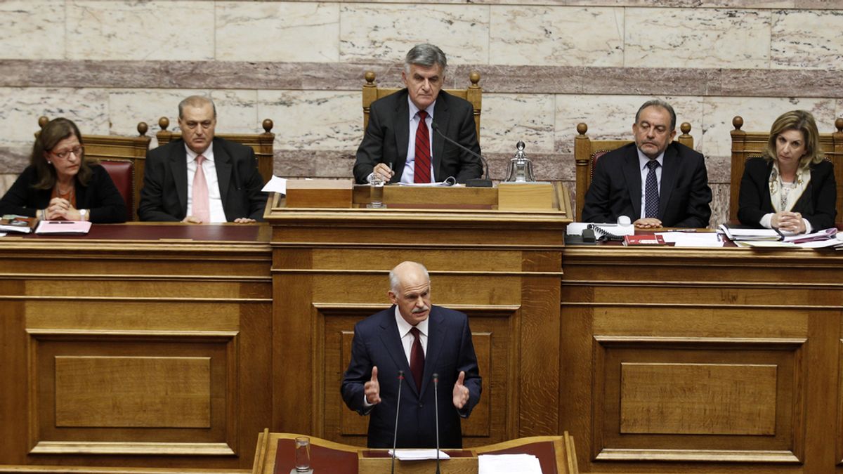 Papandreu se enfrenta a una moción de confianza