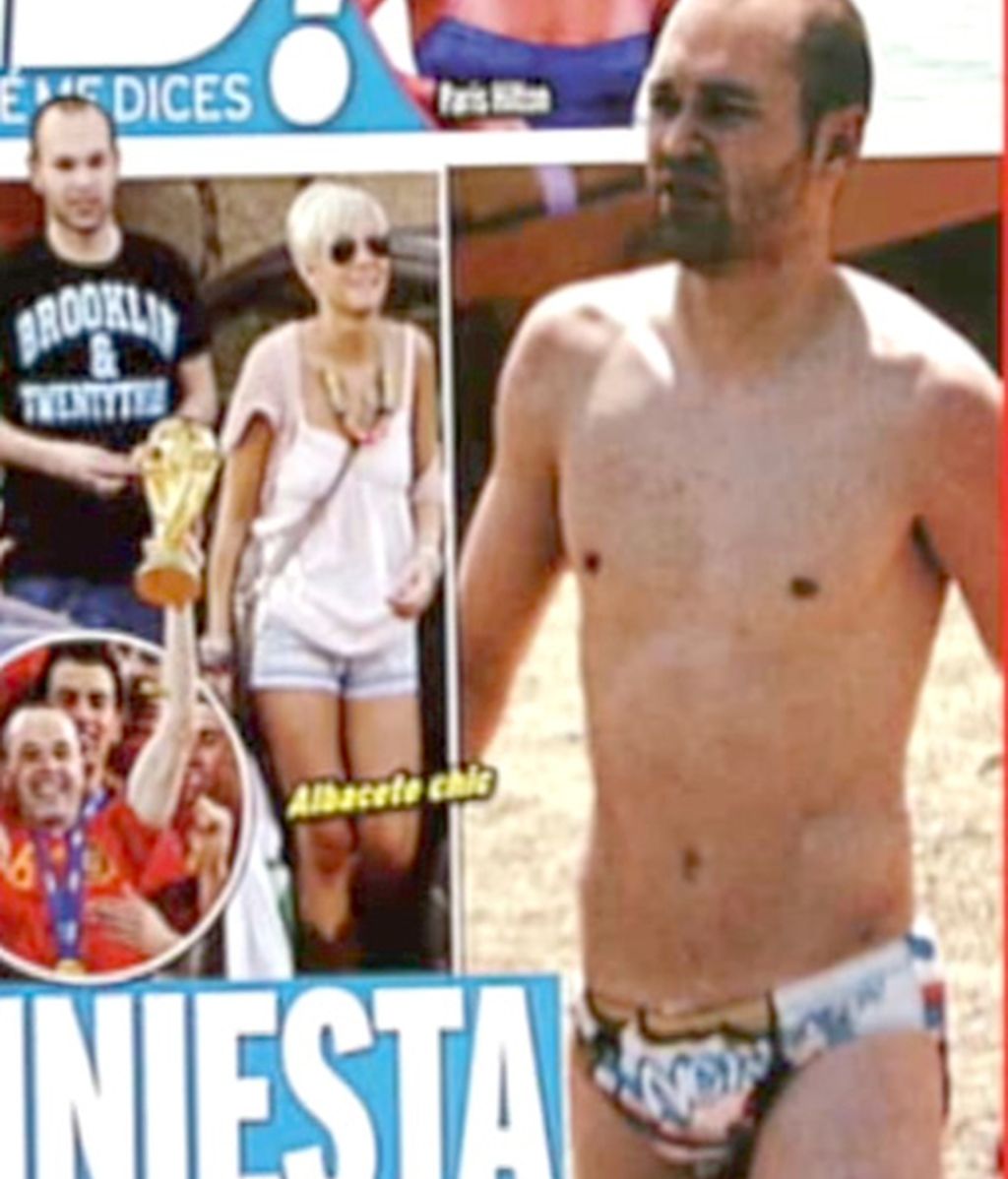 Iniesta, suspenso en moda de baño