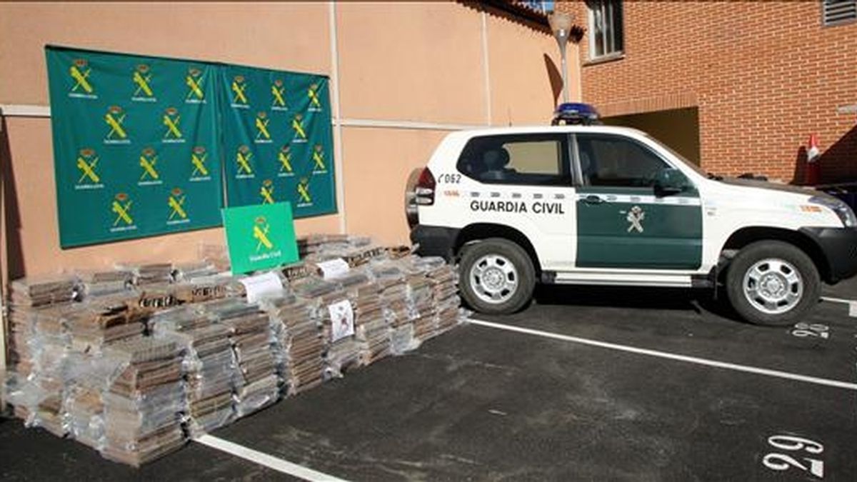 El jefe de la unidad antidroga de la Guardia Civil en Málaga, cuya identidad no se ha revelado, ha ingresado esta tarde en prisión por su presunta relación con una operación contra el tráfico de drogas. EFE/Archivo El jefe de la unidad antidroga de la Guardia Civil en Málaga, cuya identidad no se ha revelado, ha ingresado esta tarde en prisión por su presunta relación con una operación contra el tráfico de drogas. EFE/Archivo