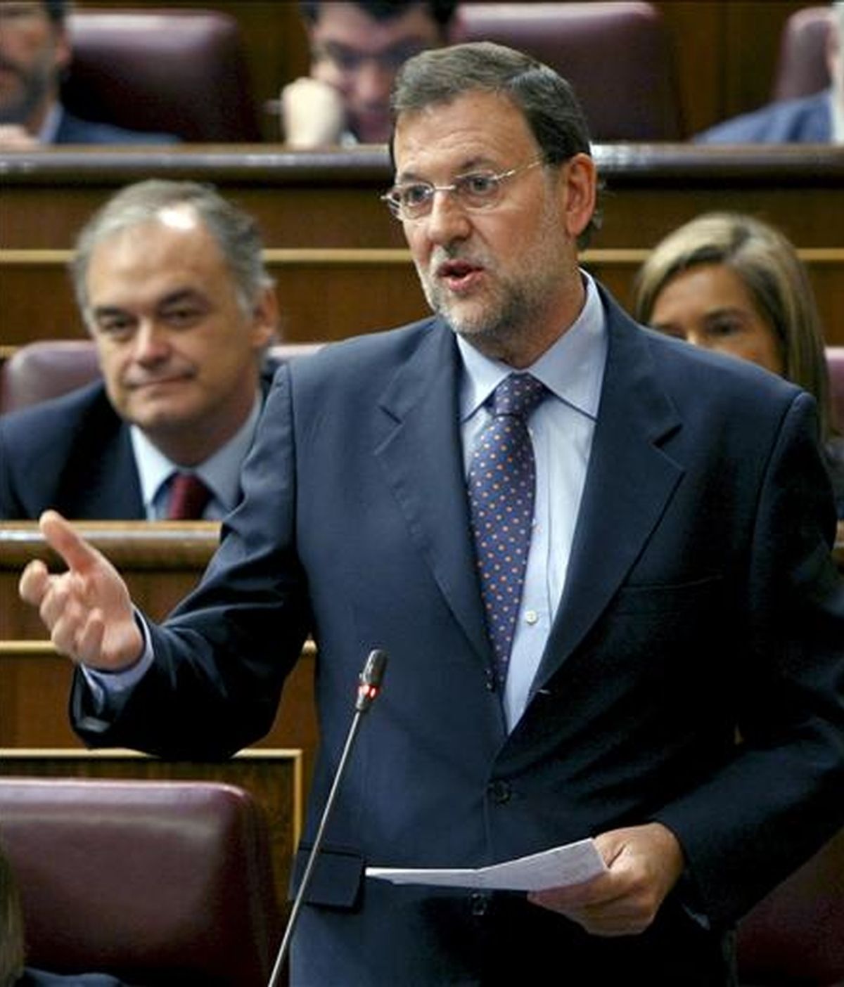 El líder del PP, Mariano Rajoy, durante su intervención en la sesión de control al Gobierno del pleno del Congreso de los Diputados celebrado hoy. EFE